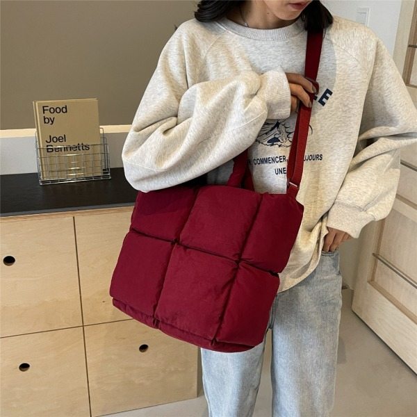 Stor håndveske i quiltet design, skulderveske. Hold orden enkelt for kvinner Burgundy