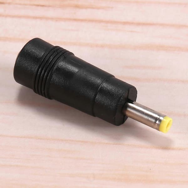 4.0x1.7 mm Hanstik til 5.5x2.1mm Hunbøsning DC Strømstik