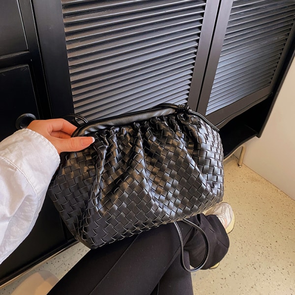Pu vävd väska Satchel Cloud Mini läder clutchväska Black W svart