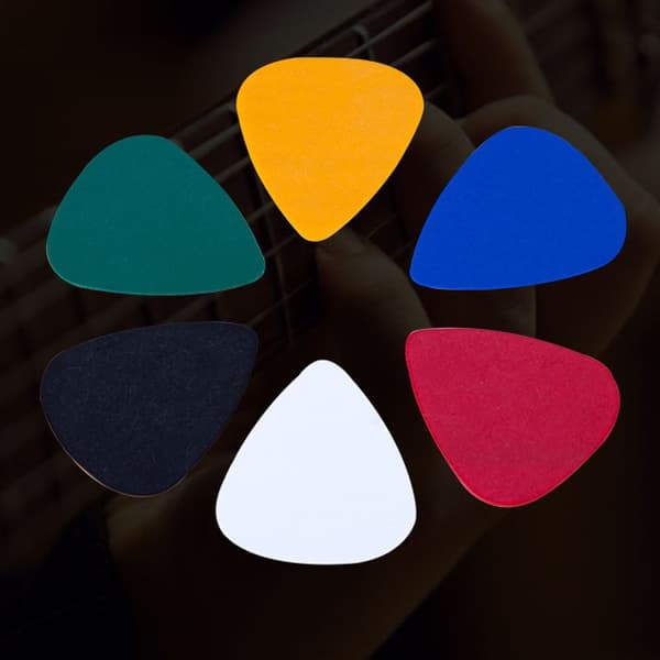 10 gitarrplektrum i blandade färger M M 6