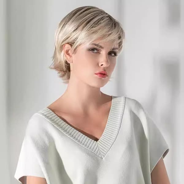 Shoulder-length curly wig with bangs: suitable for everyday and f Gradient colors