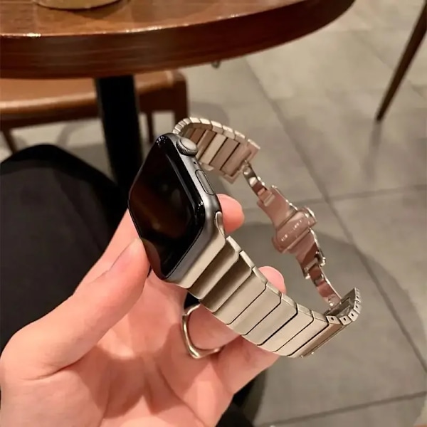 Metallrem för Apple Watch 9 8 7 45 mm 41 mm ersättningsband i rostfritt stål för iwatch 6 5 4 3 2 SE 44 mm 40 mm Ultra/2 49 mm Silver