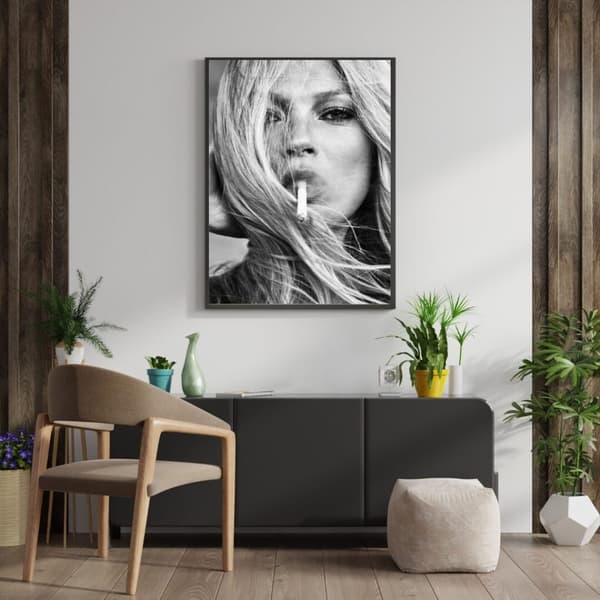 Kate Moss Rökande Poster – Ikonisk & Stilfull Väggkonst 30x40 cm