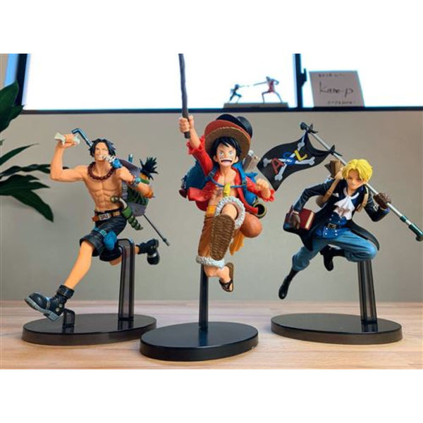 En uppsättning med 3 stycken utsökta One Piece-dockor, tre stycken