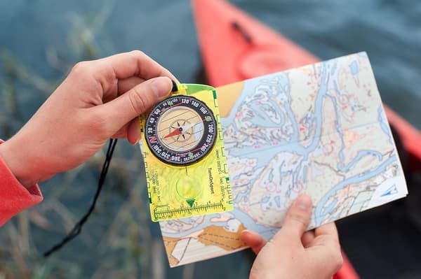 Gul Navigationskompass för Ryggsäckstur Orientering Vandring Kompass Kartläsning Kompass för Scout Barn Utomhus Camping Kompasser