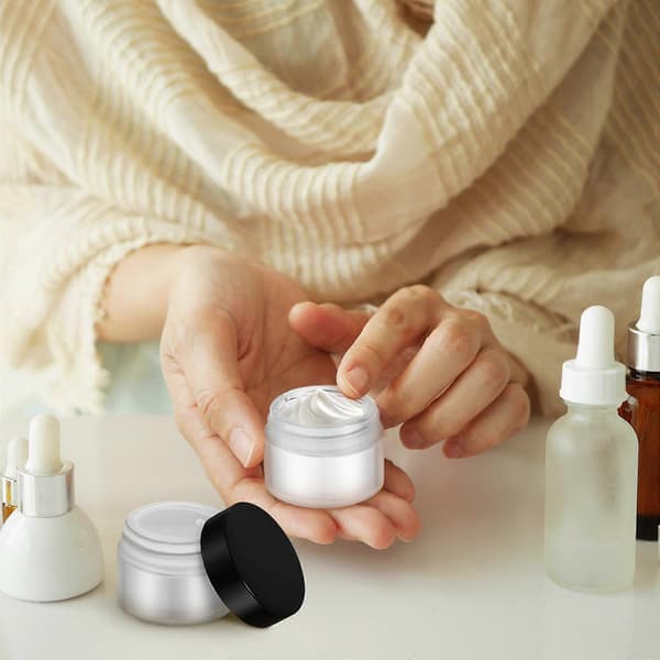 Små glasbeholdere til bodyscrub til opbevaring 4 stk. med låg