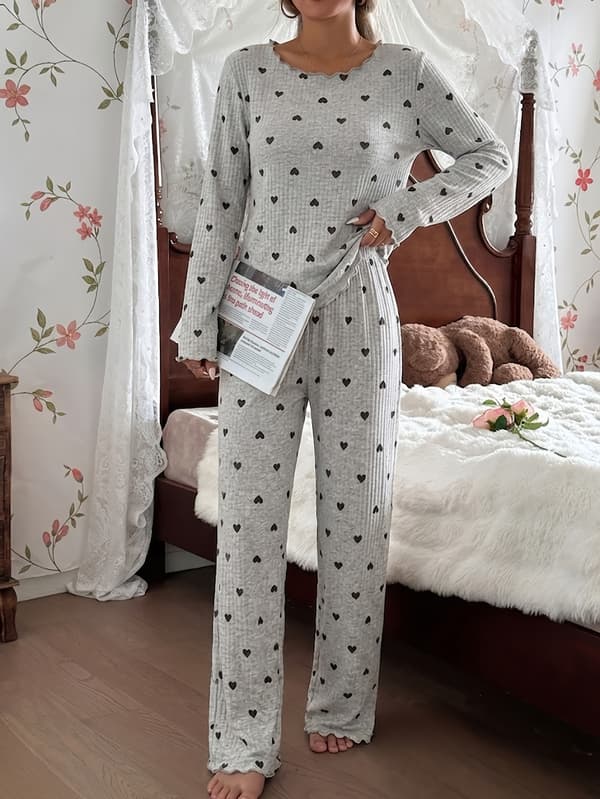 Ribbat pyjamasset för dam med hjärtmönster, långärmad tröja och mysbyxor M Grey