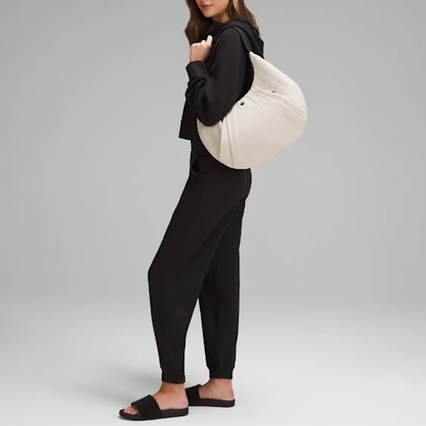 LU Unisex Messenger -laukut Dumpling-laukku Naisten kainalolaukku Nylon Yksinkertainen olkalaukku Design Crossbody-laukku matkustamiseen, päivittäiseen käyttöön ja ostoksille White
