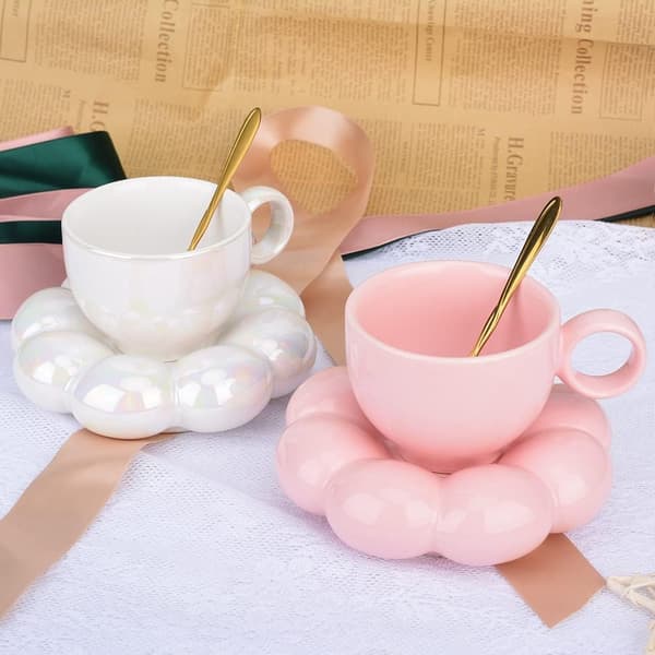 Keramisk kaffekrus, skyformet kaffekrus og underkop sæt (pink).