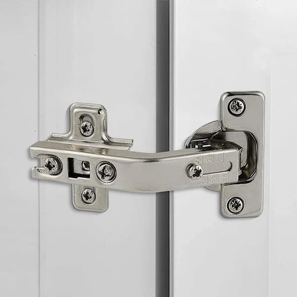 Ett par 135-graders möbelgångjärn med helt dolda fällbara lock.