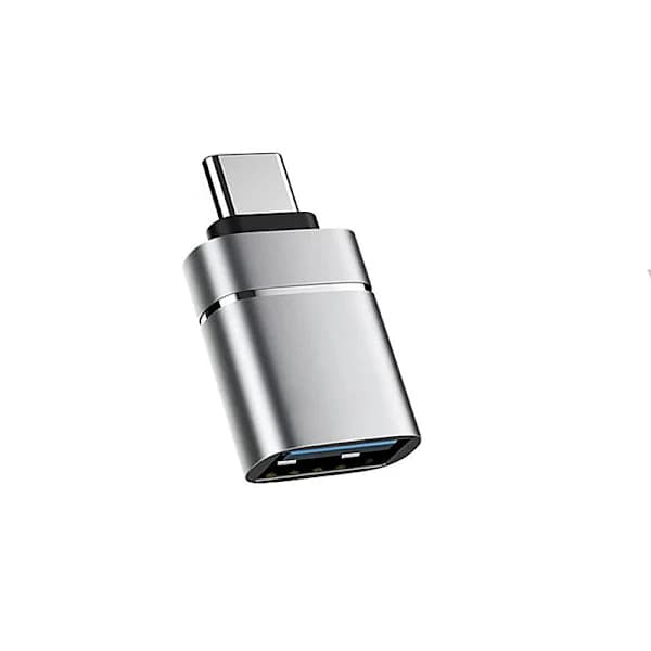 Kaksi USB 3.0 - Type-C -sovitinta, tyylikäs hopeinen ulkopinta.