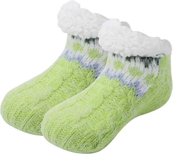 Dame hjemmesko og sokker, fluffy, varme og behagelige sengesokker