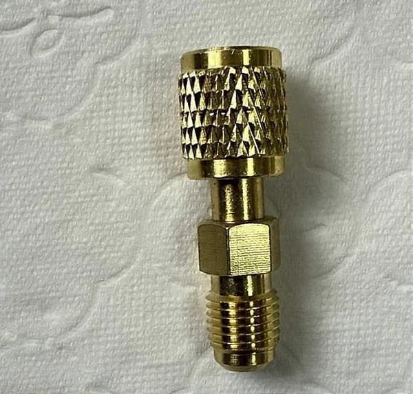 R32 R454B Kølemiddel messingadapter, 1/4\" hun til 1/4\" han omvendt gevind