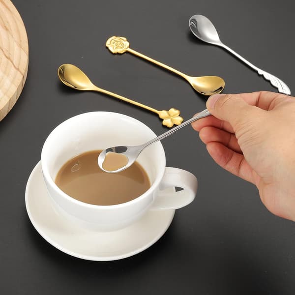Dette 6-delte kaffeskesæt inkluderer hjerteformede teskeer lavet af 304 rustfrit stål.