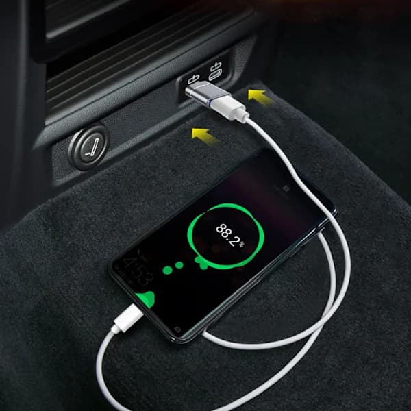 Dobbeltpakke med USB 3.0 til Type-C-adaptere, elegant sølvfarvet ydre.