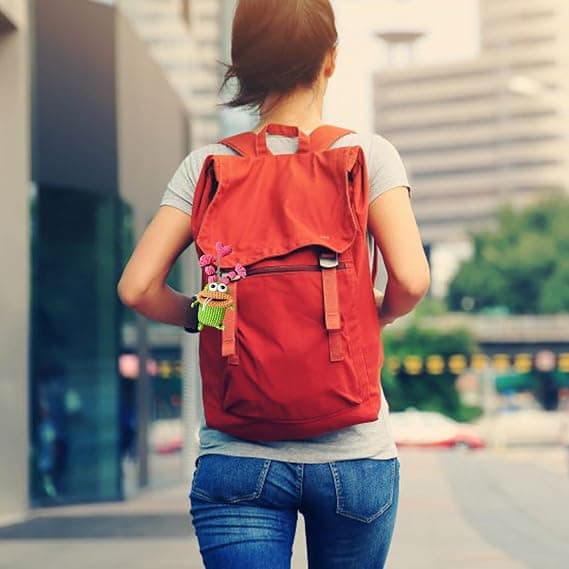 Käsin virkattu avainpussi