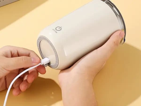350 ml isolert krus – Selvrørende krus i rustfritt stål med USB-port
