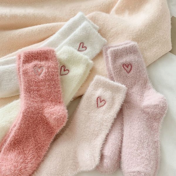 Plush Varma Sova Hemmiga Fluffiga Vita Hjärtformade Strumpor