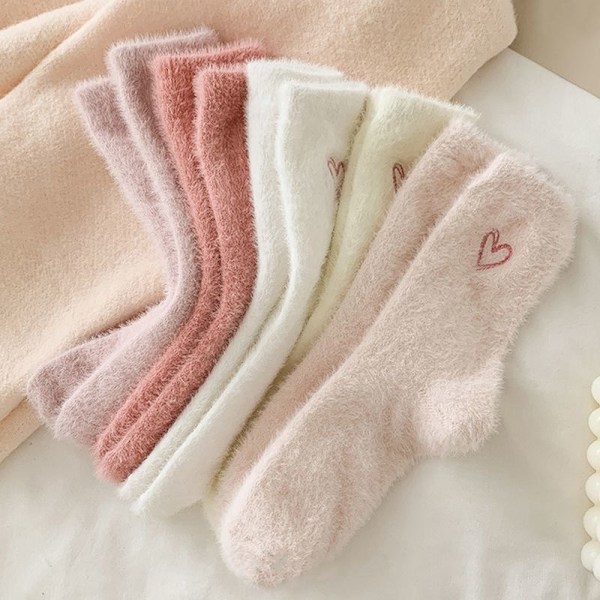 Plush Varma Sova Hemmiga Fluffiga Vita Hjärtformade Strumpor