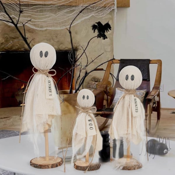 Sett med 3 Primitive Halloween-spøkelser på trestander for bordpynt