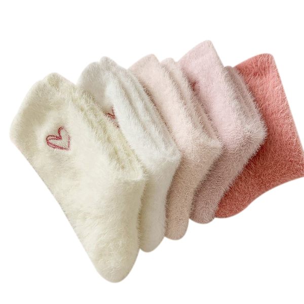 Plush Varma Sova Hemmiga Fluffiga Vita Hjärtformade Strumpor