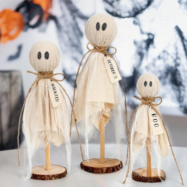 Sett med 3 Primitive Halloween-spøkelser på trestander for bordpynt