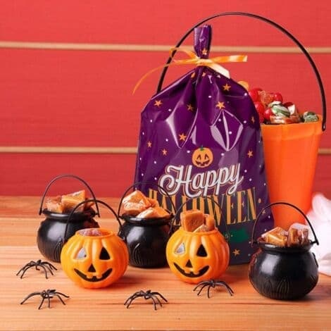 Förpackning med 150 Halloween Trick or Treat Godispåsar, Choklad- och Kexpresentpåsar
