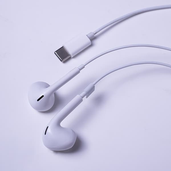 Til iPhone 17/16/15 kompatible USB-C In-Ear Hovedtelefoner med Mikrofon EarPods Hvid