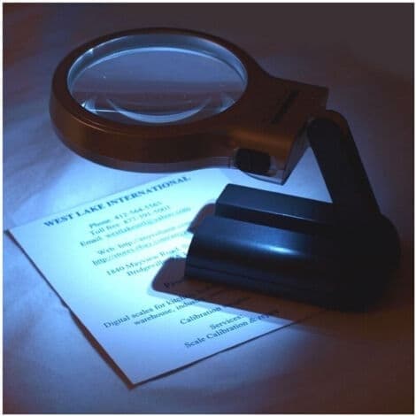 Mini 3-i-1 Lomme Lupe med Sammenleggbar LED-lampe for Lesing, Klokker og Klipp
