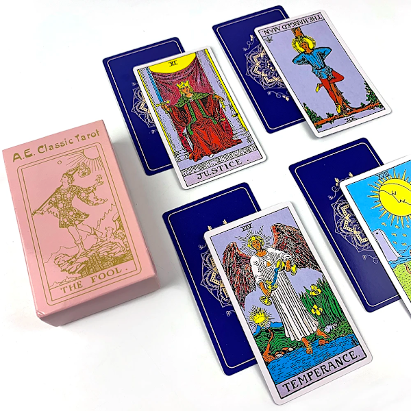 Pinkki A.E Classic Tarot aloittelijoille Tarot-korttipeli Ennustaminen Lautapelit Perhejuhliin Tarot-kortit
