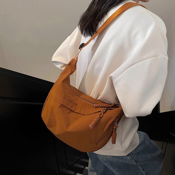 Crescent Väska Crossbody Väska Sling Väskor Plånböcker för Kvinnor Män Trendiga Slouchy Dumpling Väskor Halvmåneformad Axelväska brown