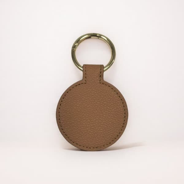 Rund magnetisk hatteklips for oppbevaring av utendørshatt og skjerf Brown Round Lychee Grain