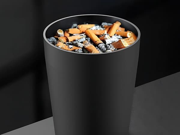 Bilkopholder-askebæger med cigarettænder, sort, bærbar til hjemmekontoret