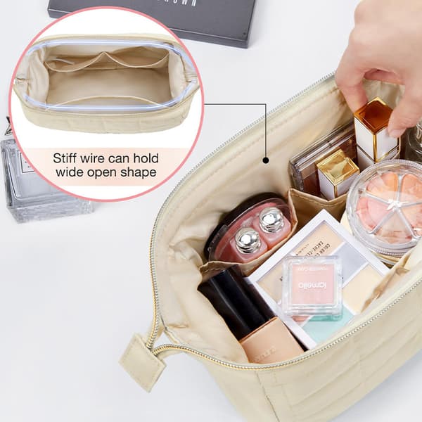 Quilted Cloud Makeuptaske til Opbevaring af Rejsetoiletartikler Ivory