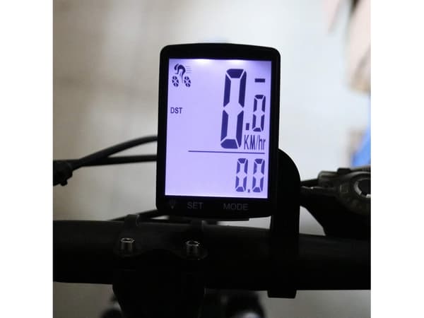 Svart trådløs sykkelcomputer med display, vanntett speedometer og kilometerteller.