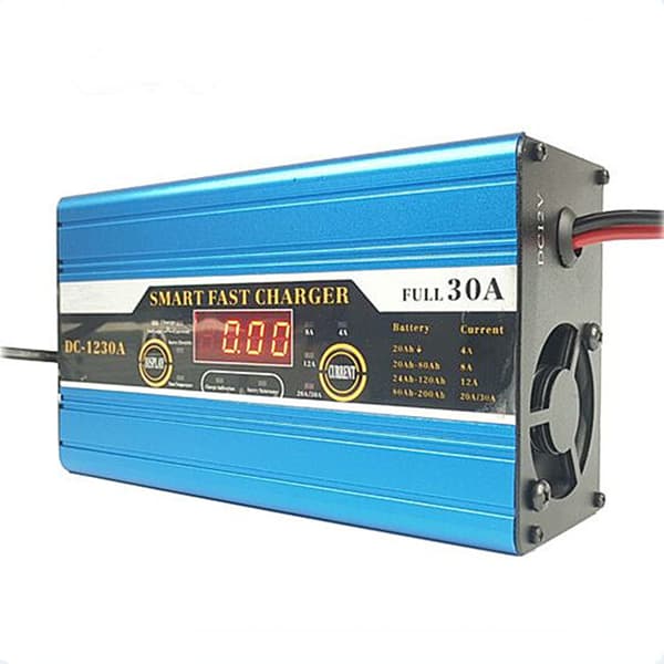 12V 30A Køretøjsbatterioplader til bil og elbil med display Blue UK Plug