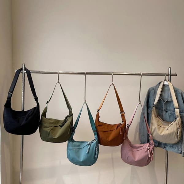Crescent Väska Crossbody Väska Sling Väskor Plånböcker för Kvinnor Män Trendiga Slouchy Dumpling Väskor Halvmåneformad Axelväska brun Blue