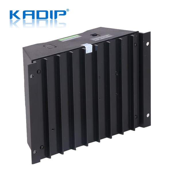 48V solcelleladerkontroller for solcellepaneler og batterilading 190*130*62mm CM6048-40A