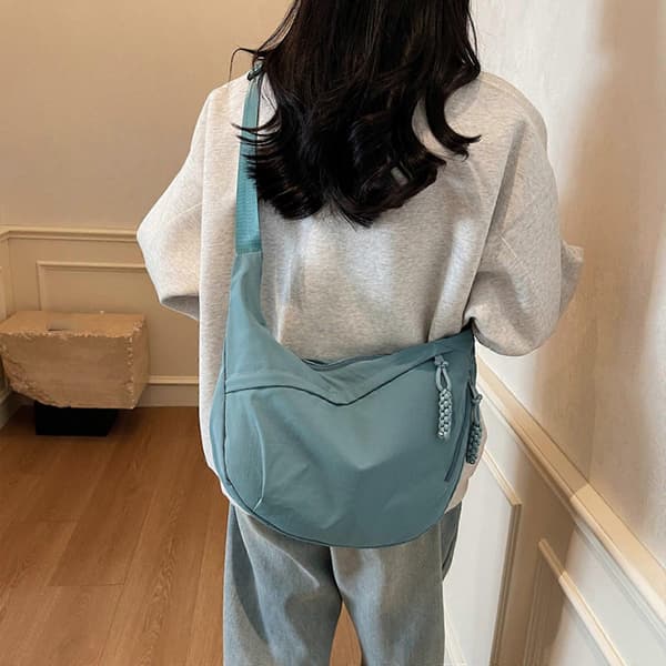Crescent Väska Crossbody Väska Sling Väskor Plånböcker för Kvinnor Män Trendiga Slouchy Dumpling Väskor Halvmåneformad Axelväska brun Green