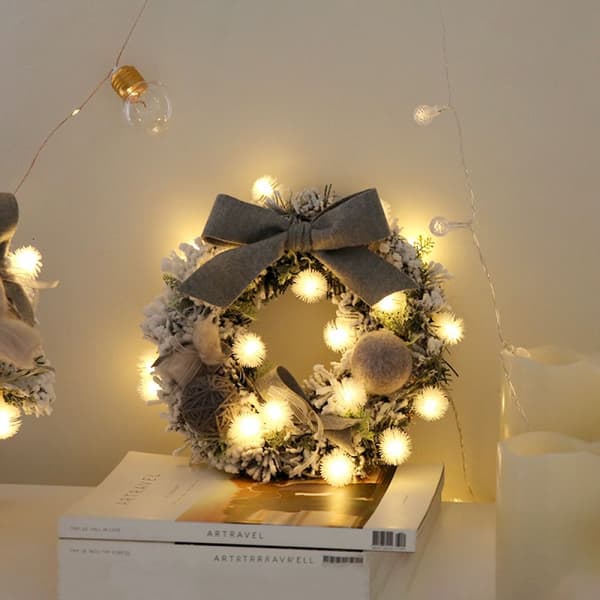 Julekrans 30CM flokket krans (grå) Bordpynt, plysjtre, julekrans