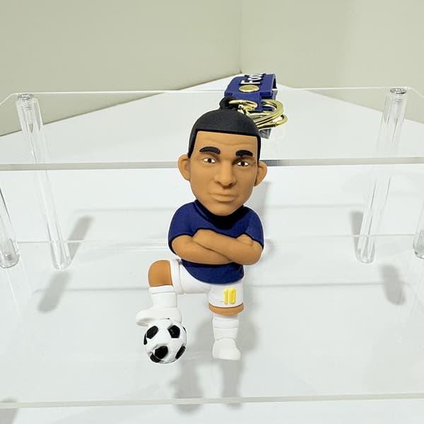 Set med 2 VM-stjärnfigurinyckelringar: Chibi-stil fotbollsstjärneprodukter