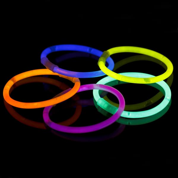100 Glow Sticks: Lysende armbånd til Valborgsfester og nattearrangementer