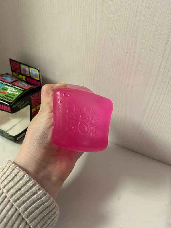 NeeDoh Nice Cube Stressavlastende Klemmeleke - Sakte-rebound kube, Rosa