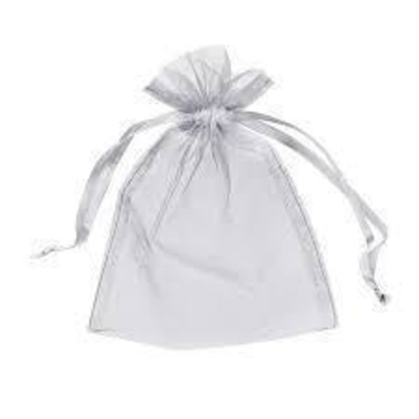 100 st. Handsydda Vita organza påsar c:a 7 x9 cm.