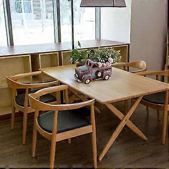 Blomsterarrangement i Lastebil i Gårdshusstil, Vår Borddekorasjon