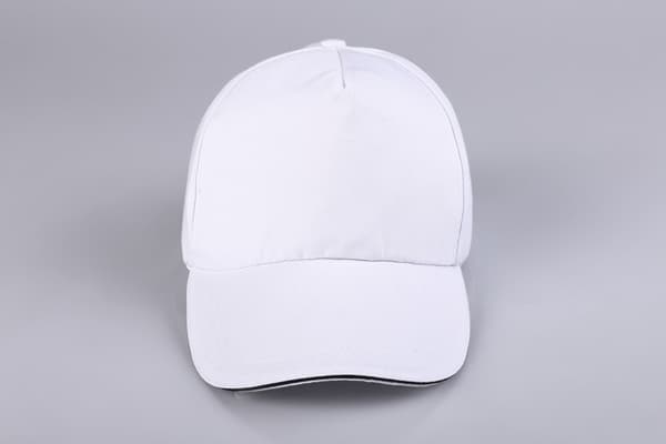 Sett med 5 hvite, ensfargede baseballcapser (unisex)