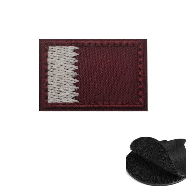 Set med 2 broderade tygmärken med Qatars flagga