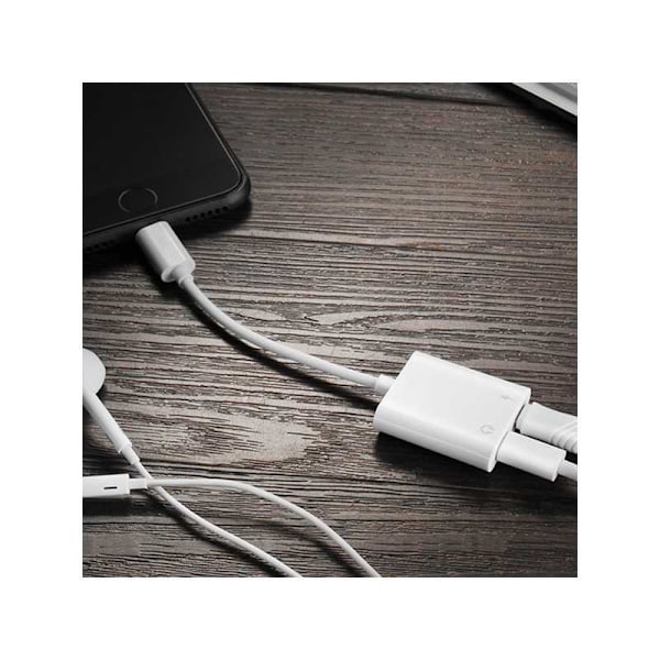 Apple Lightning Splitter Två Portar Vit