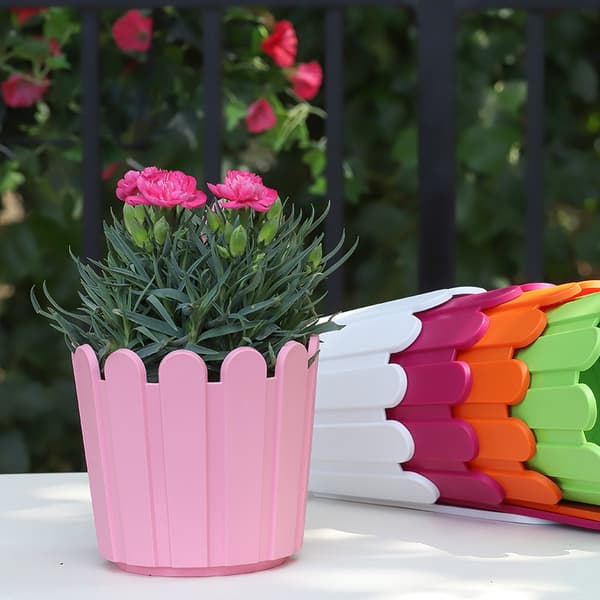 Mini blomsterkasse i polypropylen, 15 cm rosa veggmontert gjerdeblomst