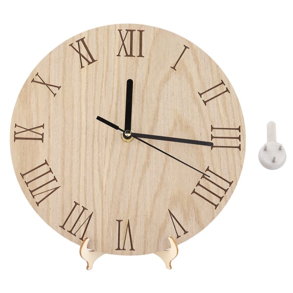 Klassisk väggklocka i trä med analog display för dekoration av trädgård, hall eller utomhus